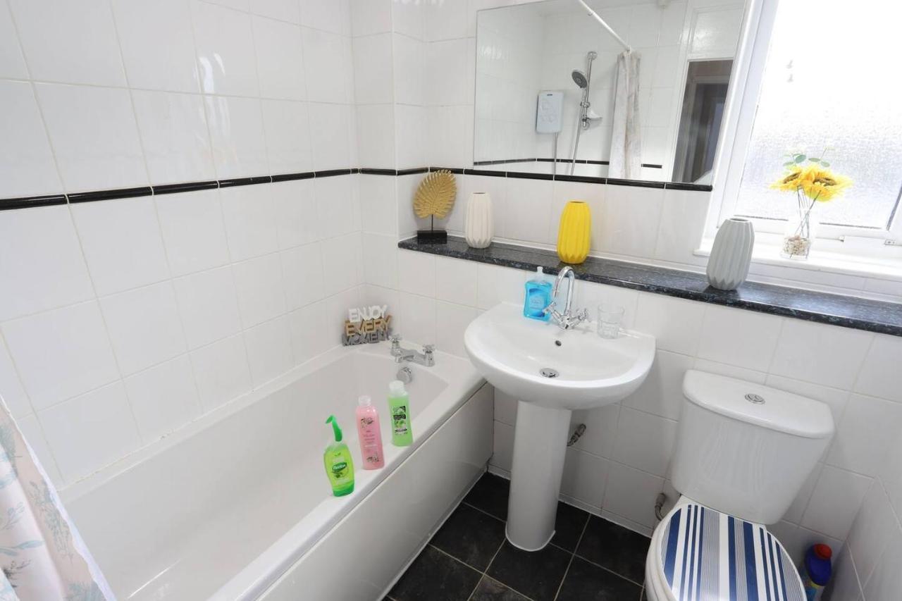 Family And Contractors Hs2 Nec Airport 3Beds Homebase バーミンガム エクステリア 写真